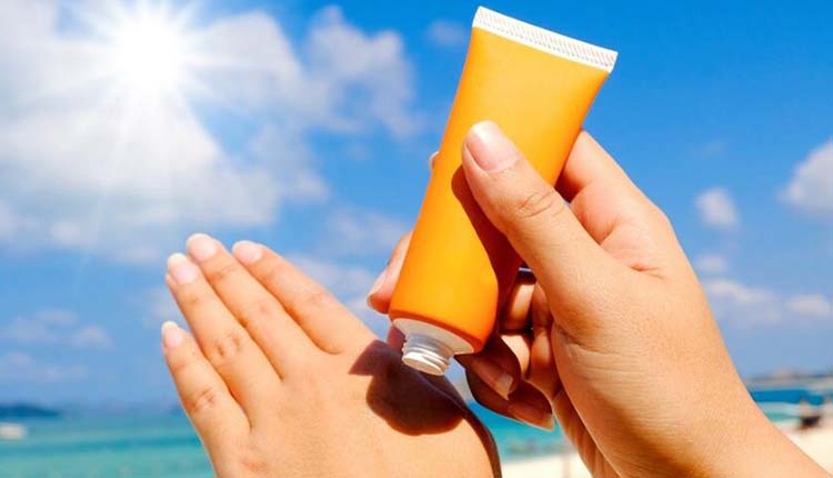 کدام یک از ضدآفتاب رنگی و بی رنگ برای پوست مناسب تر است؟